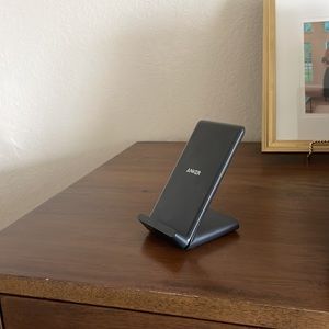 Baker Wireless iPhone Stand Charger